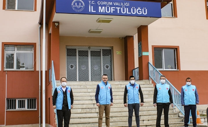 Din görevlileri maaşlarını ihtiyaç sahipleriyle paylaşıyor