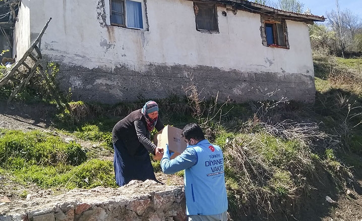 Müftülükler hayırseverlerle ihtiyaç sahipleri arasında köprü oluyor