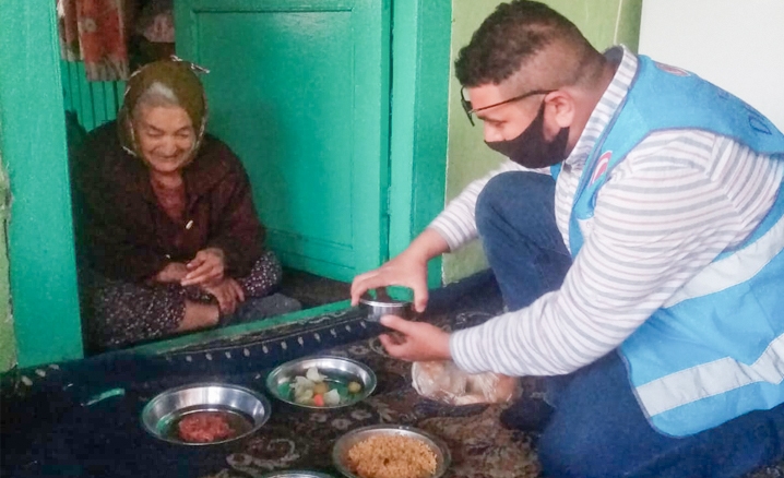 Diyanet gençlikten iftarlık ikramı
