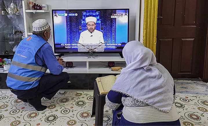 Ev ev dolaşıp mukabele saati hakkında vatandaşa bilgi verdiler
