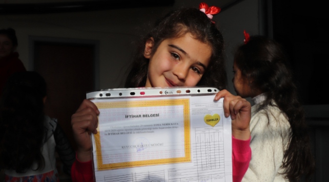 Bu yıl karne heyecanı da evlerde yaşanacak