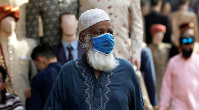 Pakistan’da COVID-19 vaka sayısı 160 bini geçti