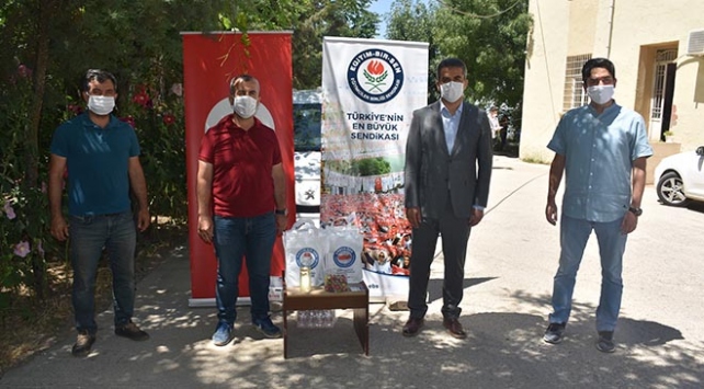 Şırnak’a atanan öğretmenler hediyelerle karşılandı