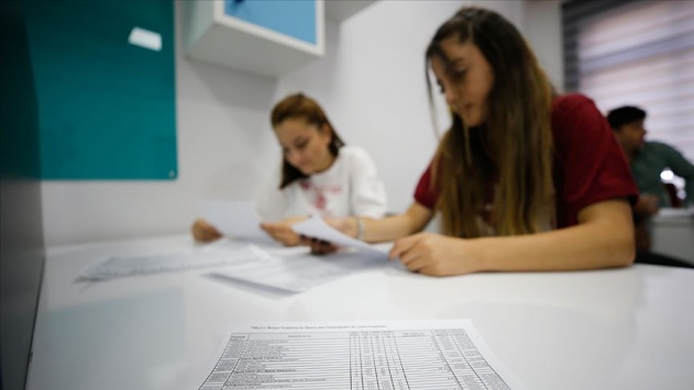 Lise ve üniversite sınavlarına giren öğrencilere danışmanlık desteği