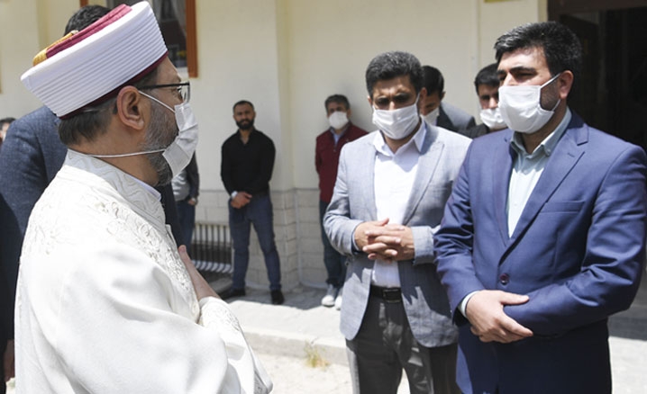 Erbaş: Çocuklarımız, gençlerimiz ezanın öneminin farkında olarak yetiştirilmeli
