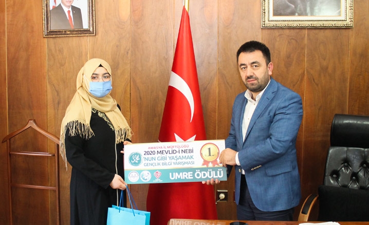 Mevlid-i Nebi Gençlik Bilgi Yarışmasında dereceye girenler ödüllendirildi
