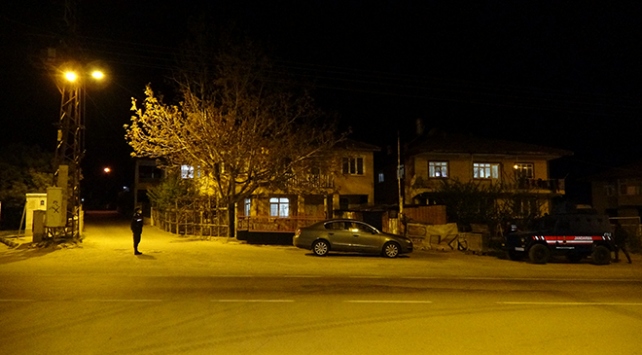 Afyonkarahisar’da bir mahalleye giriş çıkışlar sınırlandırıldı