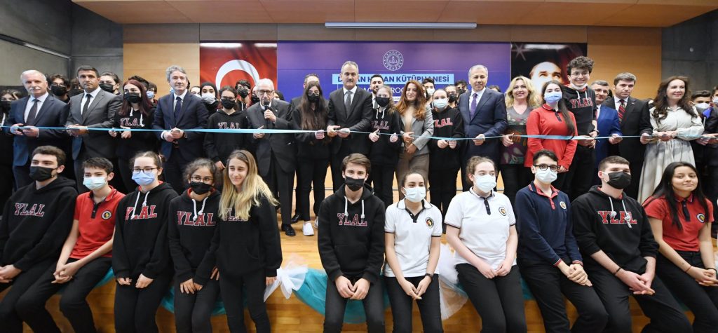 BAKAN ÖZER, YENİLEVENT ANADOLU LİSESİ DOĞAN HIZLAN KÜTÜPHANESİ’NİN AÇILIŞINI YAPTI