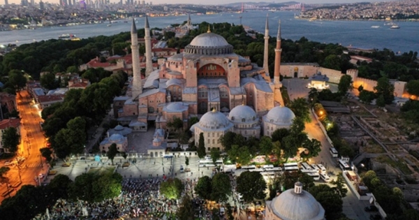 Ayasofya-i Kebir Cami-i Şerifi’ni bayramın ilk gününde 104 bin 325 kişi ziyaret etti