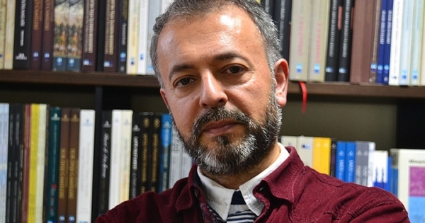 Yazar ve şair Mevlana İdris Zengin vefat etti