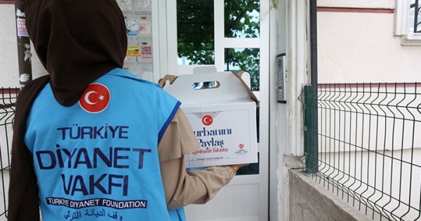 Türkiye Diyanet Vakfı, 20 ildeki 605 yetim ve ailelerine kurban eti dağıttı