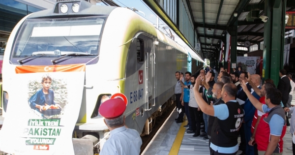 “İyilik Treni” Ankara’dan sel felaketinin yaşandığı Pakistan‘a gönderildi