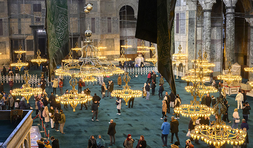Ayasofya-i Kebir Camii’nin doğal taşları tarihe ışık tutuyor