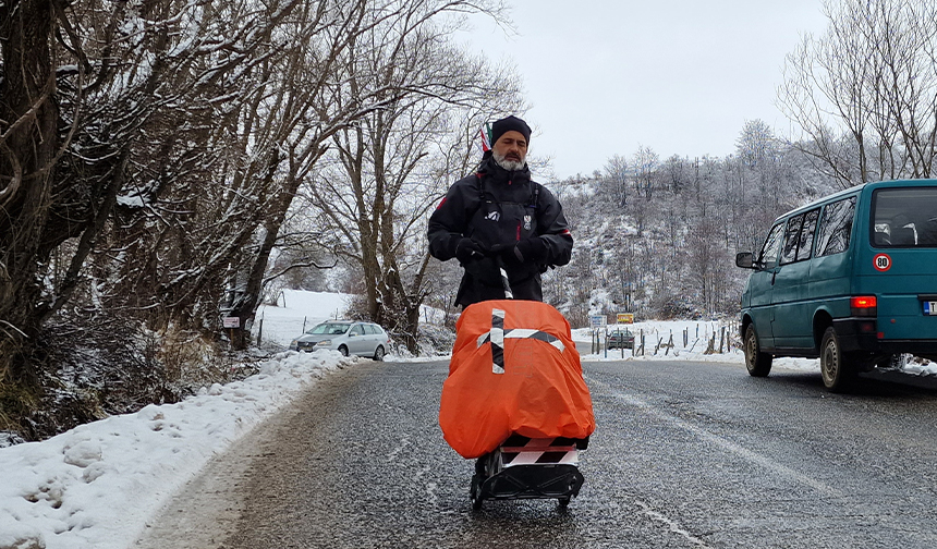 Mekke’ye ulaşmak için 6 bin kilometreden fazla yol yürüyecek