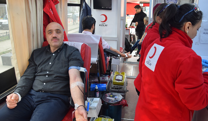 Espiye’de din görevlileri Kızılay’a kan bağışında bulundu