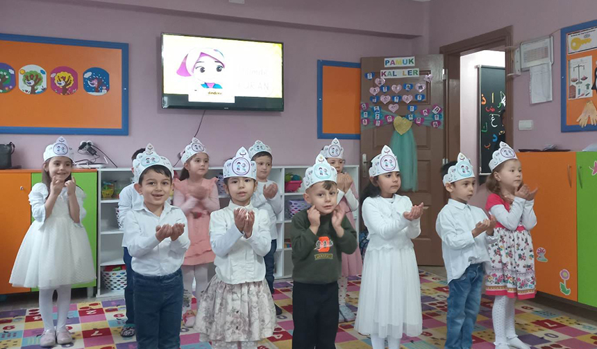 Gediz’de minikler Kur’an’a geçmenin sevincini yaşadı