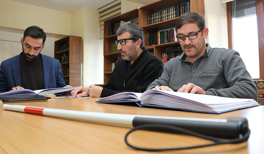 Kur’an-ı Kerim öğrenen engelli çalışanlar hafızlık hayali kuruyor