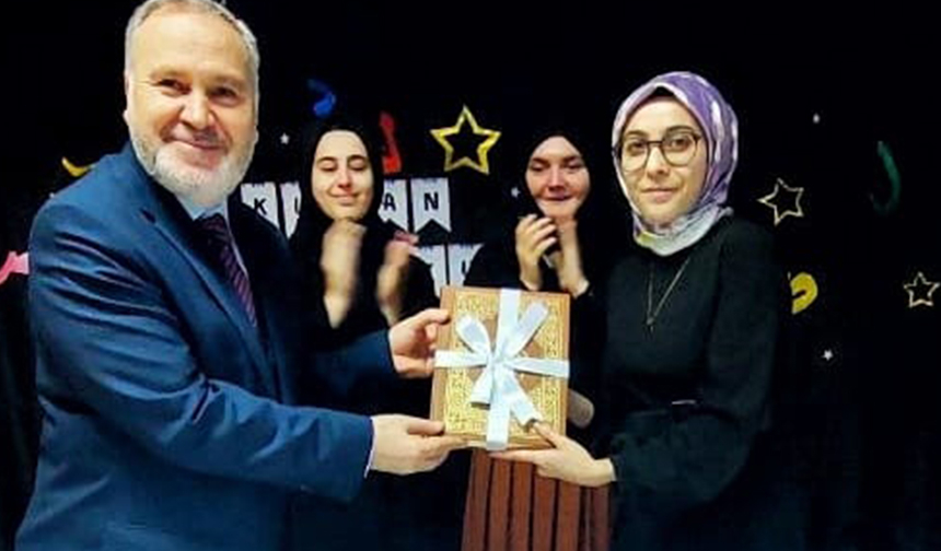 İşaret diliyle Kur’an okumayı öğrendi
