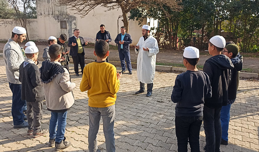 Kur’an kursu öğrencilerinden yağmur duası