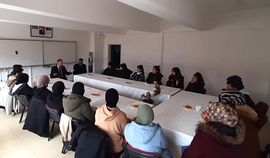 Çorum Müftülüğü
Uğurludağ'da gençler sohbette buluştu