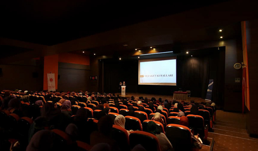 Müftülükten öğrencilere “Nezaket” semineri