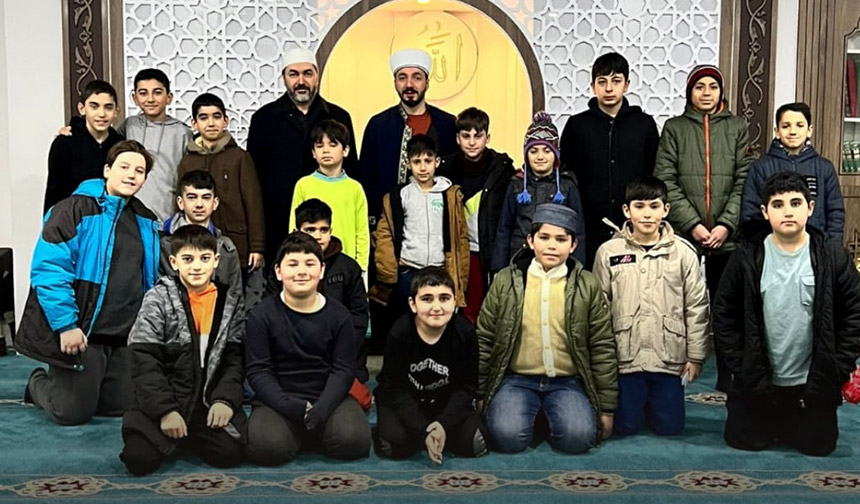 Zeytinburnu’nda “Girdik Ara Tatilimize, Koşuyoruz Camimize” etkinliği