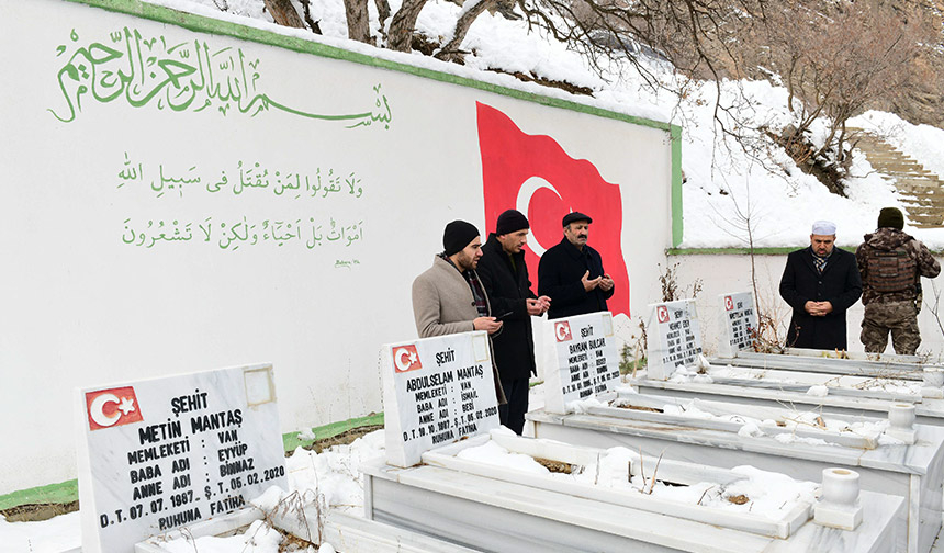 Van’da çığ felaketinde hayatını kaybedenler dualarla anıldı