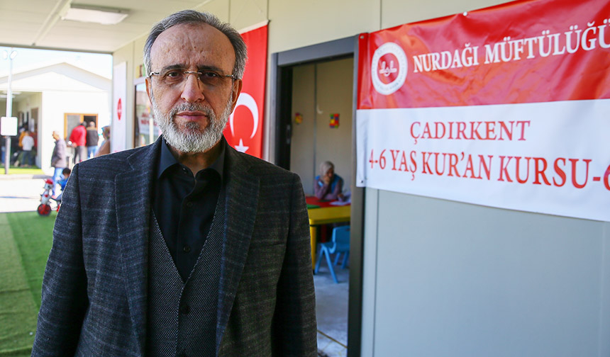Diyanet ekipleri depremzedelerin yaralarını sarmaya çalışıyor