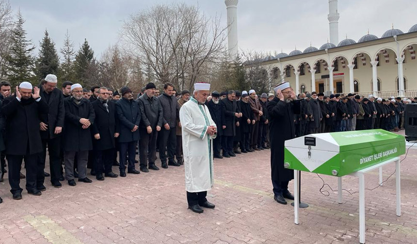 Doç. Dr. Abdullah Ürkmez dualarla ebediyete uğurlandı