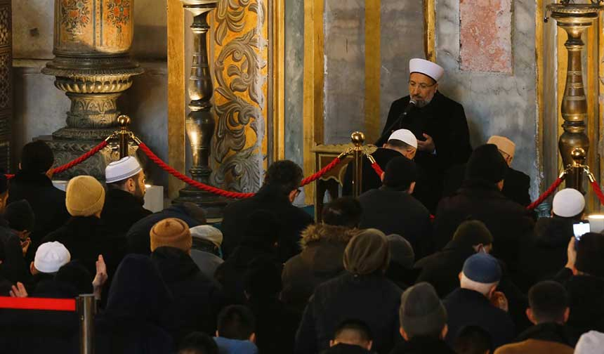 Ayasofya’da depremde vefat edenler için dua edildi