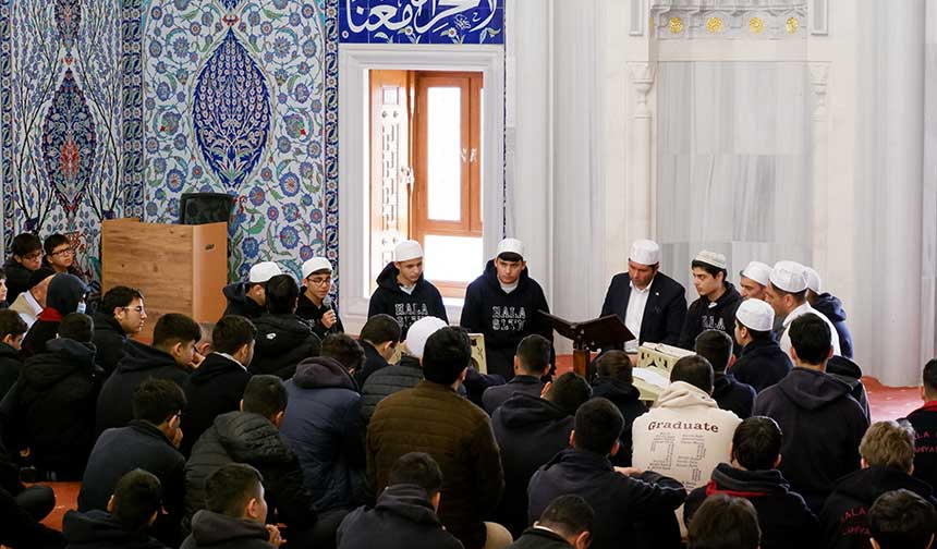 Deprem
KKTC'de Türkiye'deki depremlerde hayatını kaybedenler için hatim duası yapıldı