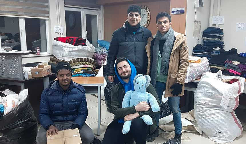 Uluslararası öğrenciler depremzedeler için yardım faaliyetlerine destek veriyor