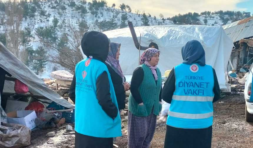 Trabzon’dan deprem bölgesine gelen din görevlileri, yardımlarını sürdürüyor