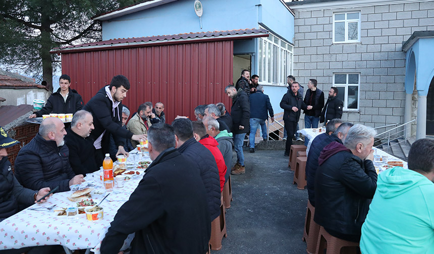 Açmabaşı Mahallesi sakinleri, iftarlarını 123 yıldır birlikte açıyor