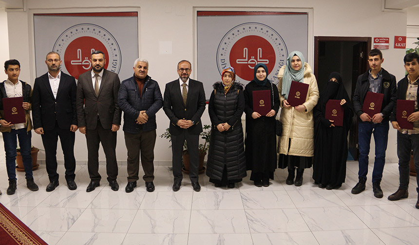 Ağrı’da hafızlar belge aldı