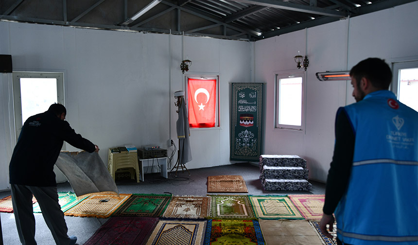 Deprem bölgesinde ramazan ayı için çadır mescitler kuruluyor