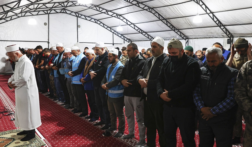 Depremlerin etkilediği illerde Beraat Gecesi idrak edildi