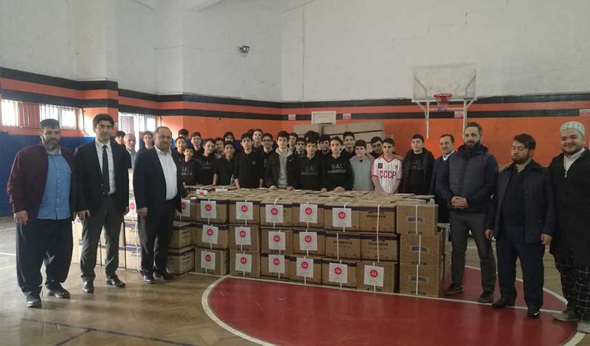 Güngören’de depremzedelere yardımlar sürüyor – Diyanet Haber