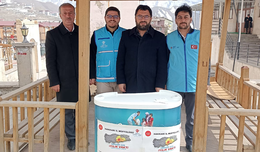 Hakkari’den deprem bölgesine yardımlar sürüyor