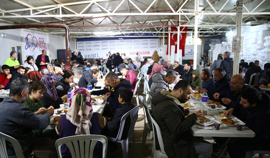 Deprem bölgesindeki illerde ilk sahur yapıldı