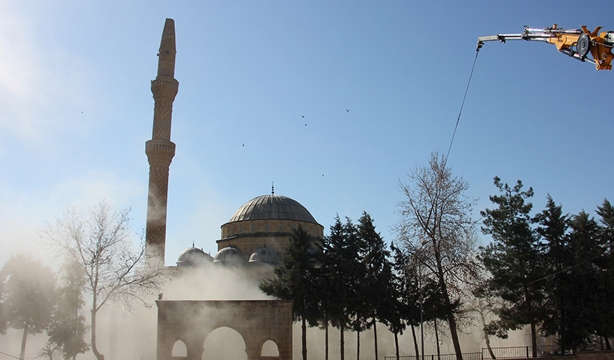 Kilis’te depremde hasar gören minarelerin yıkım işlemleri sürüyor