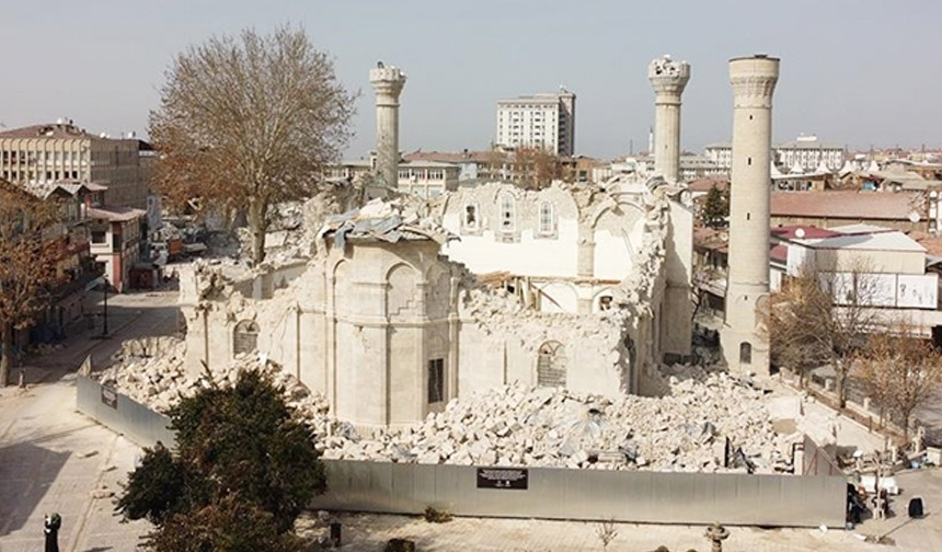Depremlerde Malatya’daki 968 camiden 420’sinde hasar oluştu