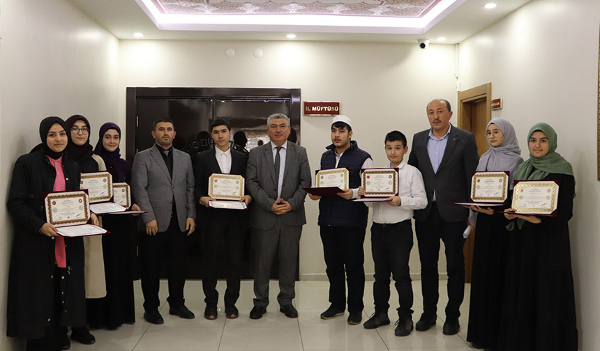 Sivas’ta hafızlar belge aldı – Diyanet Haber