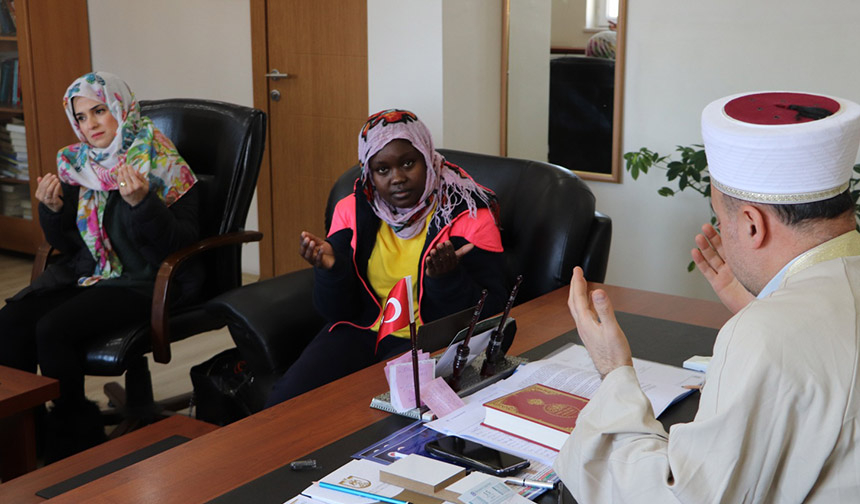Ugandalı Namubıru, Sivas’ta Müslüman oldu