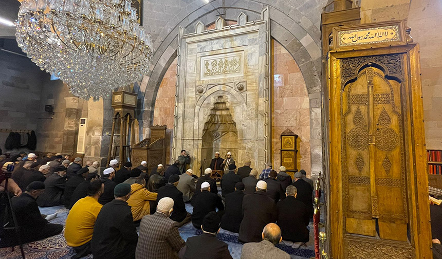 Depremde hayatını kaybedenler için mevlit okundu