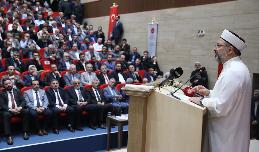Başkan Erbaş: Dünyanın sorunlarına çözüm üretecek olanlar bizleriz