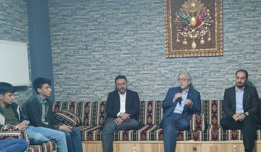 Erzurum Müftülüğü
Müftü Can, gençlerle iftarda buluştu