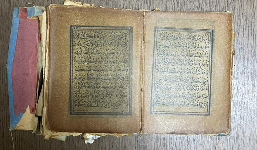 Çorum’da tarihi değere sahip Kur’an-ı Kerim ve hançer ele geçirildi