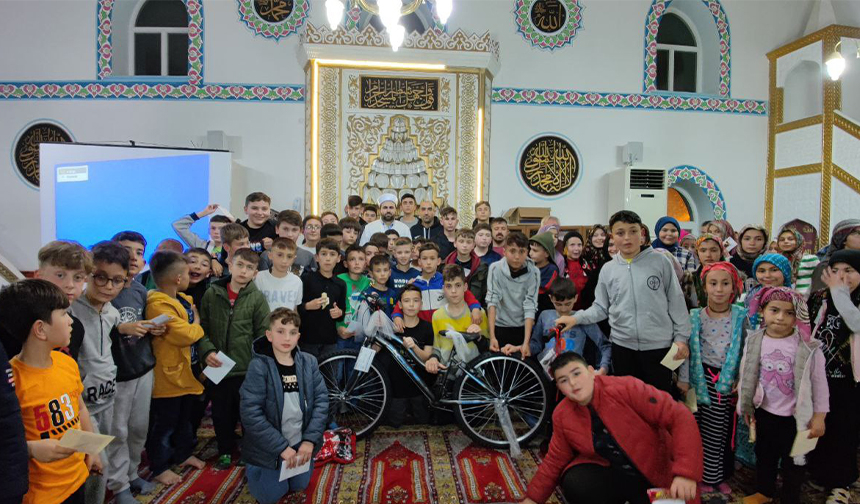 Çorum’da teravih namazına giden 310 çocuk ödüllendirildi