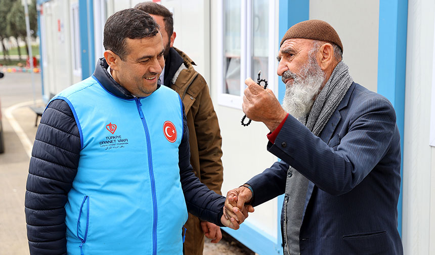Diyanet, Kahramanmaraş’ta 220 kişi ile depremzedelere manevi rehberlik yapıyor